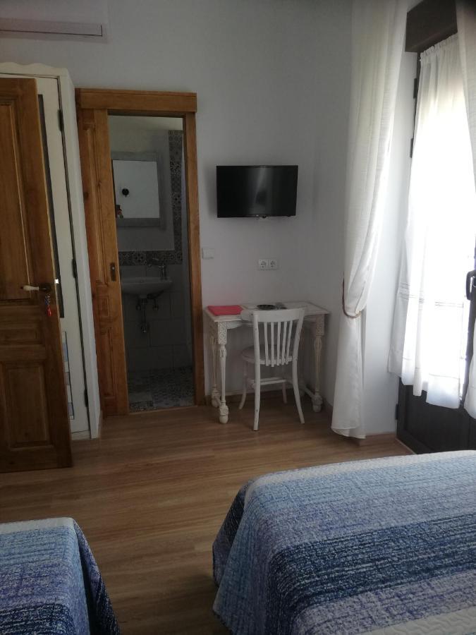 Hostal El Lugar De La Mancha Argamasilla De Alba ภายนอก รูปภาพ