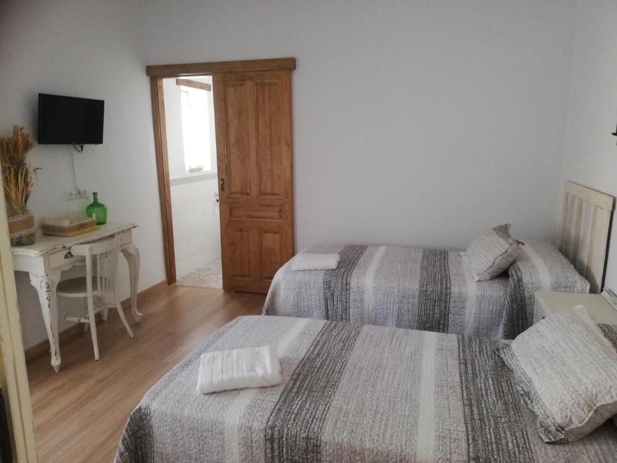 Hostal El Lugar De La Mancha Argamasilla De Alba ภายนอก รูปภาพ